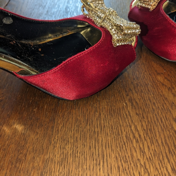 Red satin party pumps with rhinestone bows - Picture 2 of 4